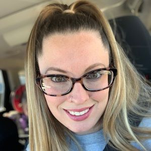 Meet your Posher, Cassandra